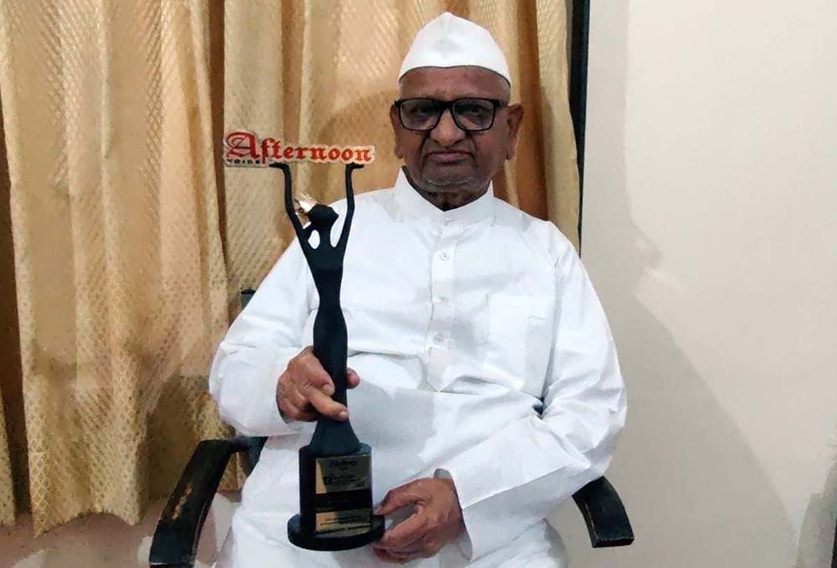 anna hazare, anna hazare award, newsmakers achievers awards, nbc award, afternoon voice award, afternoon voice, hazare, anna hazare receives award