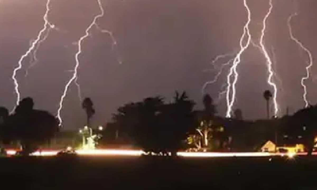 lightening-strikes