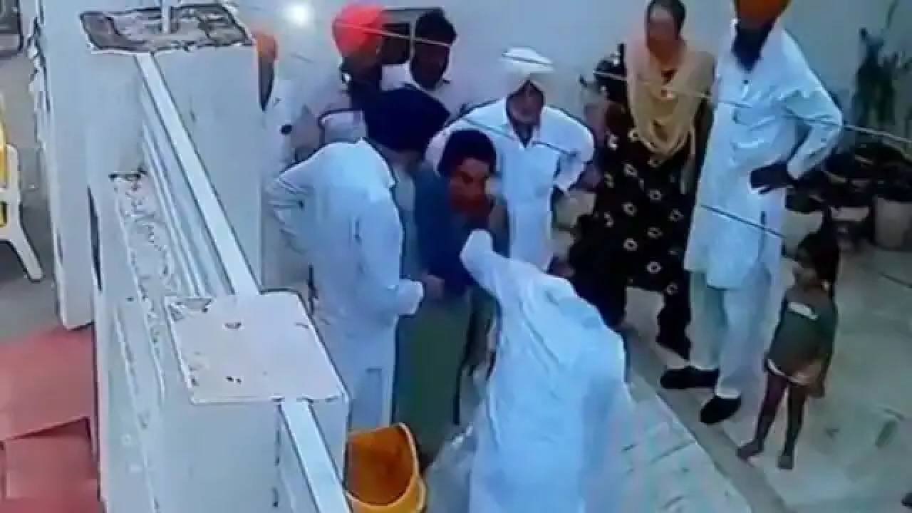 AAP leader get slapped by Husband