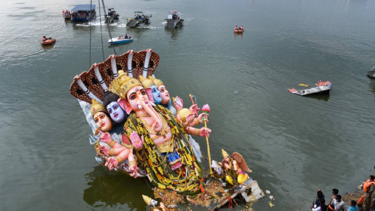 Ganesh immersing