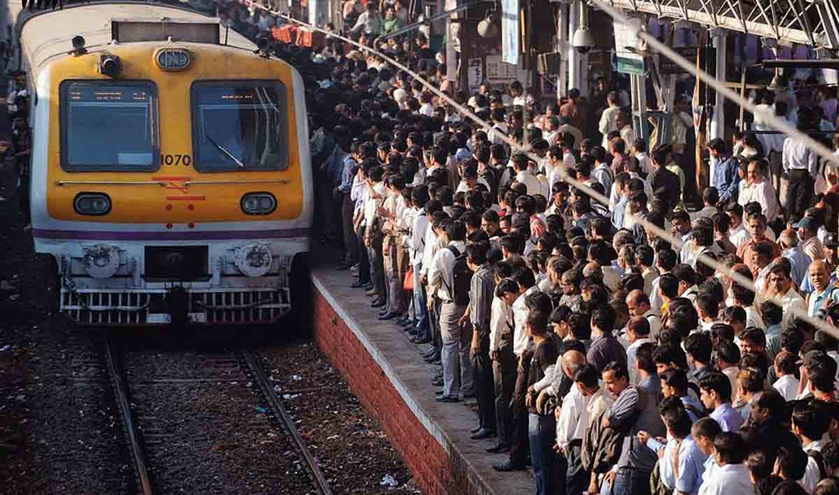 local train, mumbai train, mumbai local train, public transport