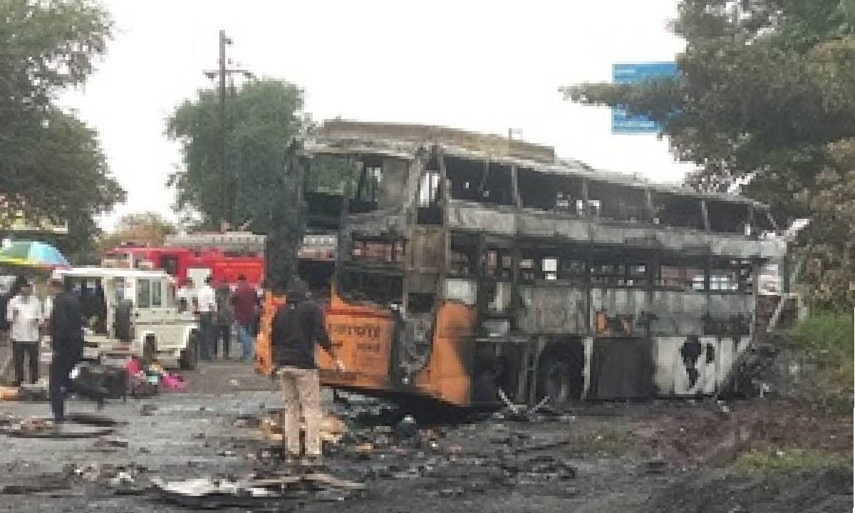 Naashik Bus Fire Accident PM modi CM Shinde