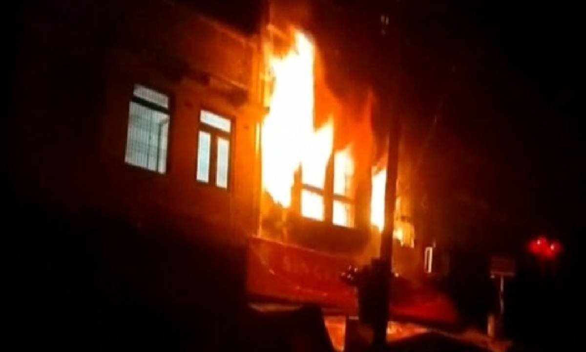 Uttar Pradesh Firozabad Building gutted a fire