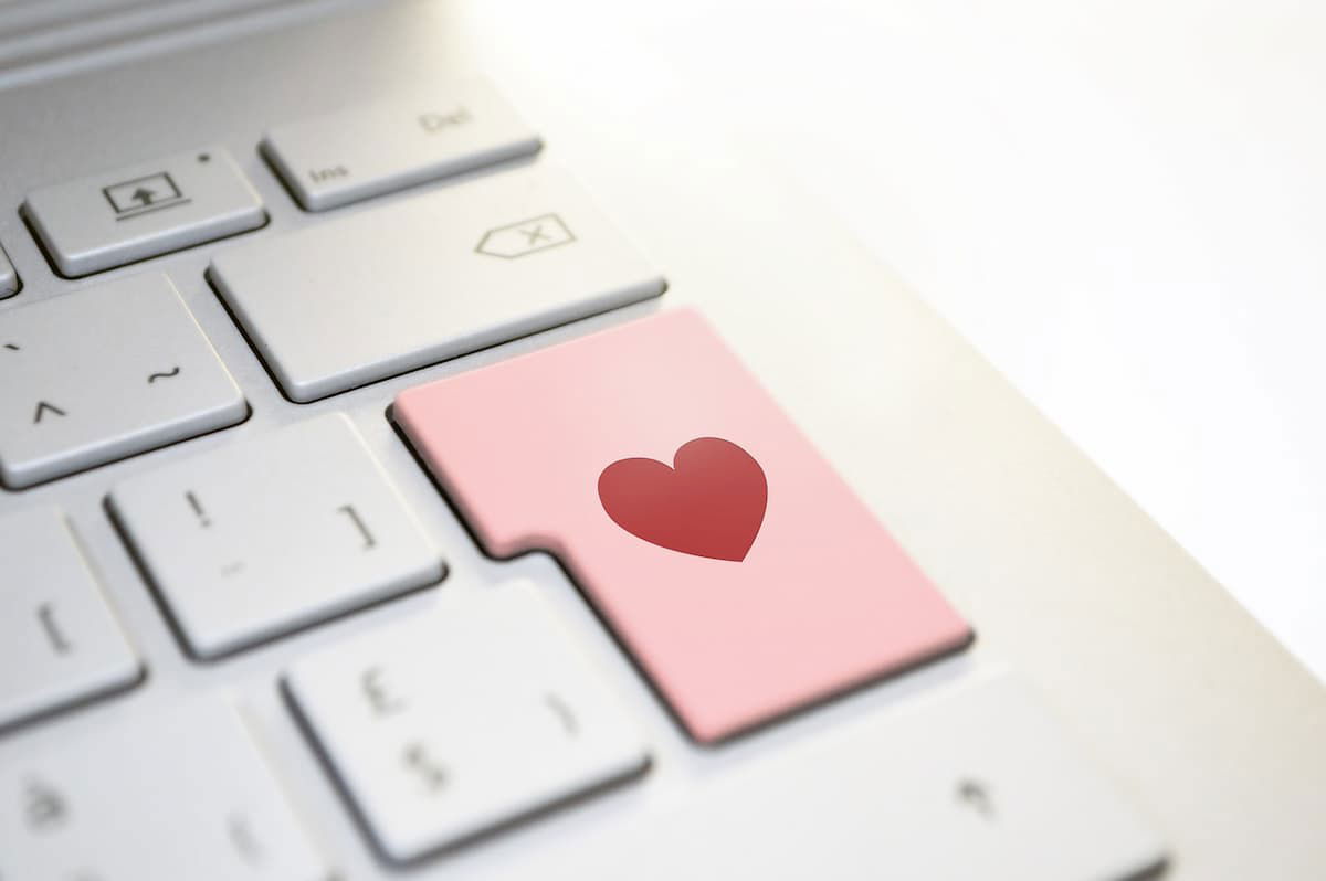 heart on keyboard, mumbai police, cybercrime, love story, police, cyber love, 