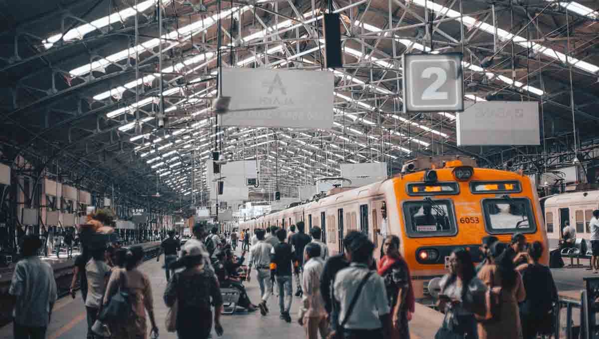 mumbai local train, local train, mumbai train, cosmopolitan city, mumbai, local transport