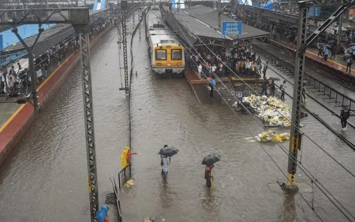 rain, train, central railway, local train, mumbai