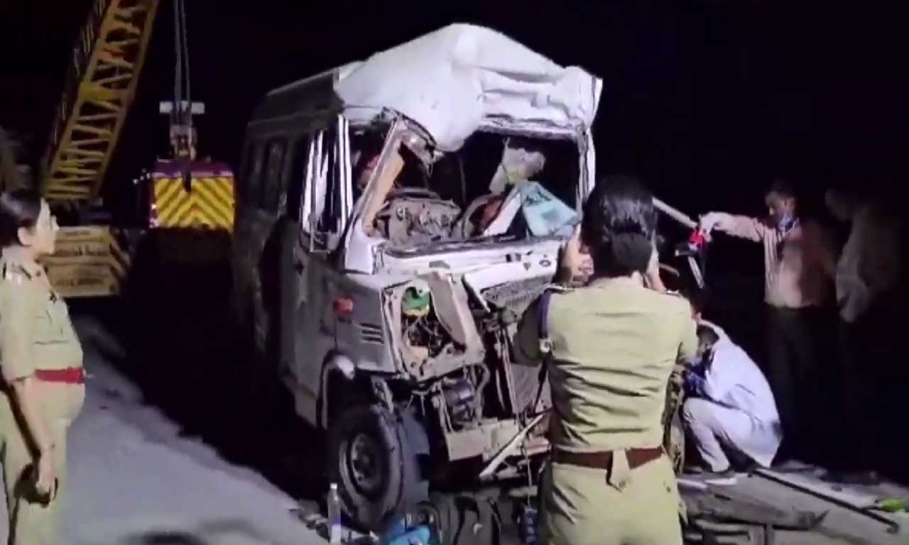 samruddhi expressway, samurddhi mahamarg, accident, mini bus, accident in maharashtra, aurangabad