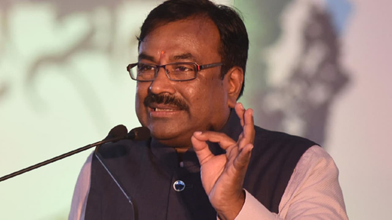 sudhir mungantiwar, mungantiwar, guardian minister