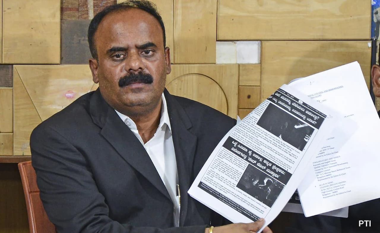 Bjp Leader Devaraje Gowda Taken To Holenarasipura In Molestation And Rape Case 1 devaraje gowda, bjp, karnataka, gowda