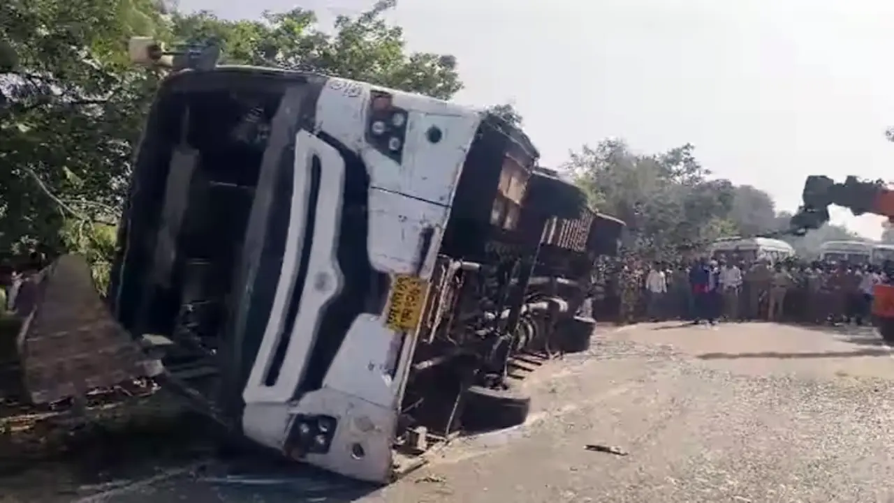 gondia, bus accident, state transport bus, mrstc, accident