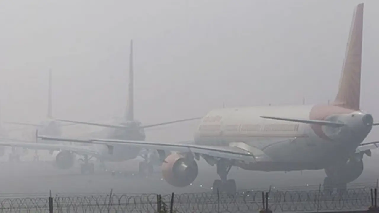 airport, delhi, kolkata airport, visibility, smog, fog