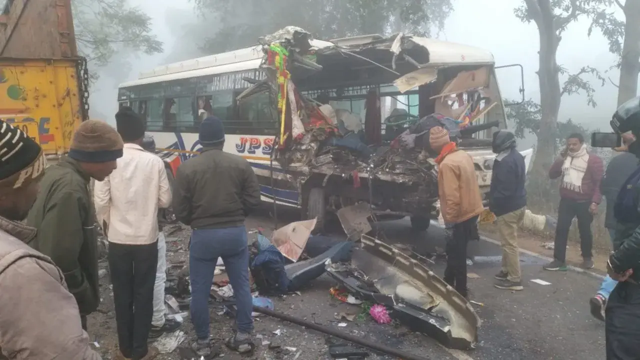 bus-truck collision, jharkhand, collision