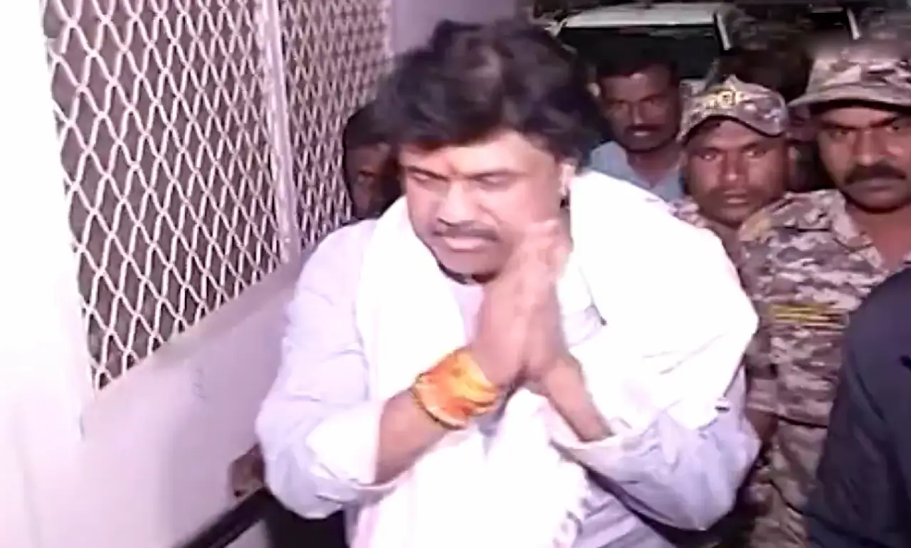 walmik karad, karad surrenders, karad, pune, beed, dhananjay munde, munde