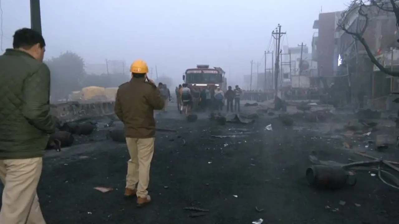 ghaziabad, truck cylinder blast, cylinder blast, ghaziabad incident