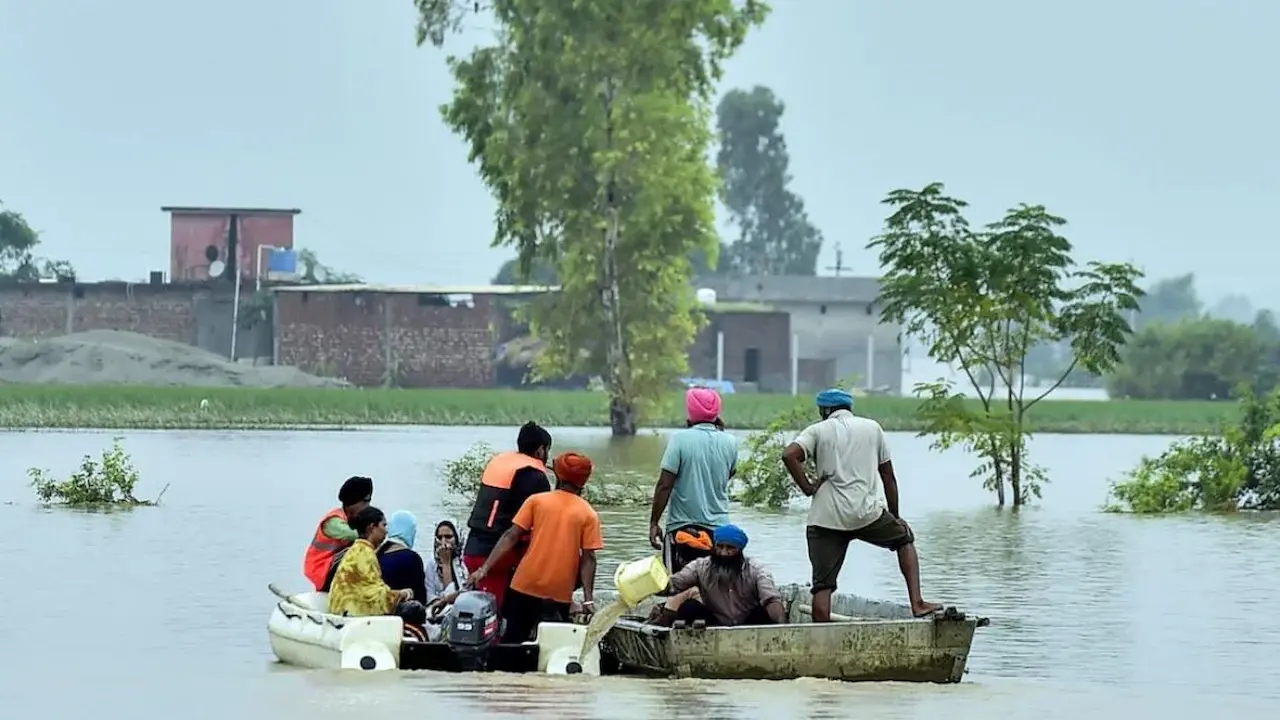 punjab floods, schools, floods, colleges