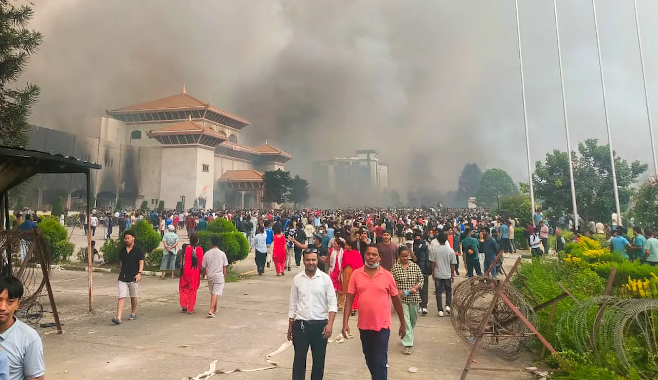 tourist, stranded, kathmandu, kathmandu airport, nepal