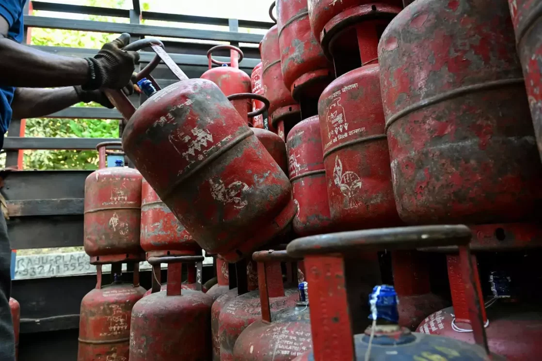 Up Cracks Down On Fuel Black Marketing: 17,000+ Raids, 17 Arrested Across State 1 lpg, uttar pradesh, up, lpg up, black marketing