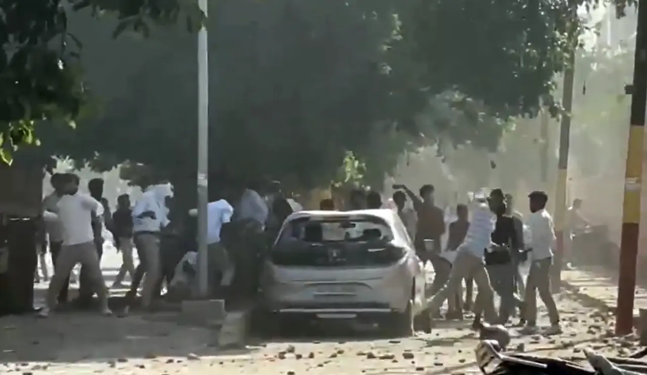 noida, workers wage protest, workers wage, protest, delhi