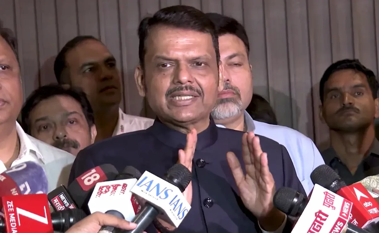 No Fuel Crisis In Maharashtra, Don’t Panic Buy: Fadnavis Dismisses Shortage Claims 1 fadnavis, cm, chief minister, maharashtra, fuel crisis, devendra fadnavis