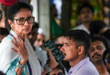 TMC Faces Biggest Crisis Yet as 20 MPs Back NDA, Seek Separate Bloc in Lok Sabha tmc, mamata banerjee, trinamool congress, lok sabha, nda