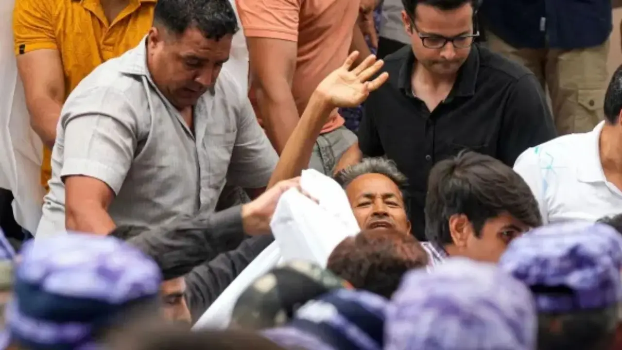 Sonam Wangchuk Hospitalised On 21St Day Of Hunger Strike As Health Worsens 1 sonam wangchuk, detained, jantar mantar, delhi protest, hunger strike, delhi police, abhijeet dipke